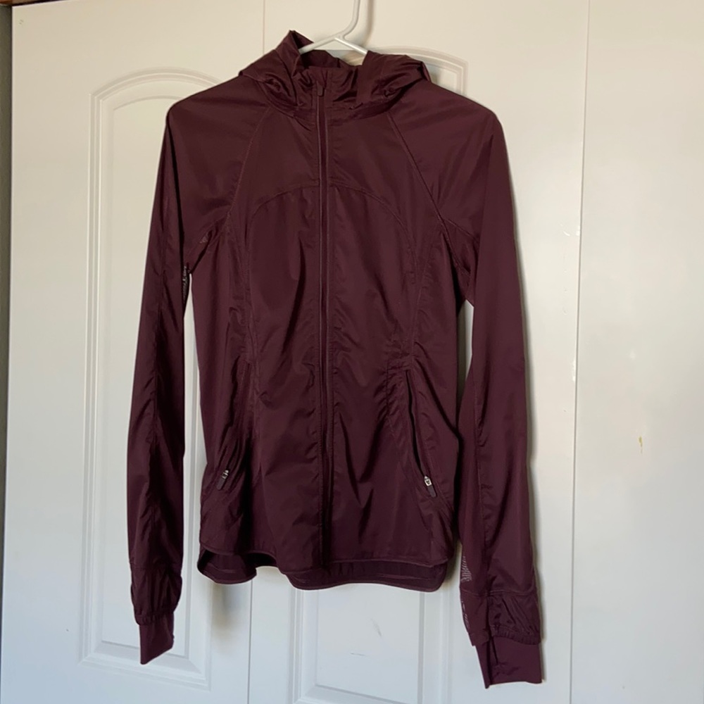 Lululemon run windbreaker jacket, detachable hood